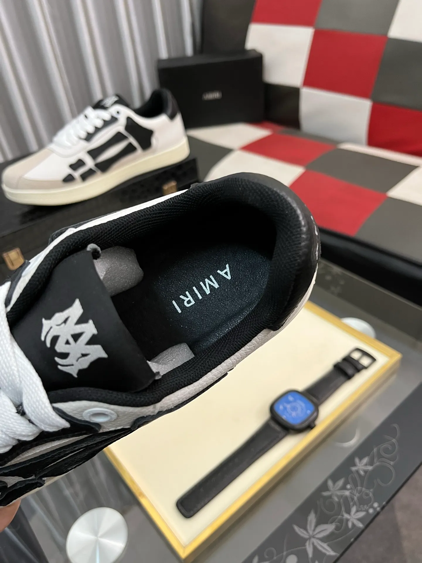 Men's shoes 💰420⌚️⌚️《AMIR*》New men's low-top casual sports sneakers bone shoes, another pair of irresistible bone shoes. Bone shoes are one of AMIRI's most popular items. They use first-layer cowhide uppers. The side bones are made of two cowhide laminations. They have a three-dimensional feel. The leather incisions are all oil-edged. Contrasting color design. Simple style. Fashionable sports. Customized metal LOGO nameplate to embellish shoelaces. Exclusive control of top version. Supports comparison. Breathable mesh lining Original rubber outsole A must-have item for daily leisure Suitable for various occasions Check it out if you pursue high quality Super cool uppers Size: 38-443️⃣ Colors available
